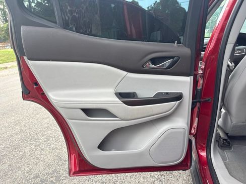 Used 2021 GMC Acadia SLT w/ LPO, Floor Liner Package FWD image 23