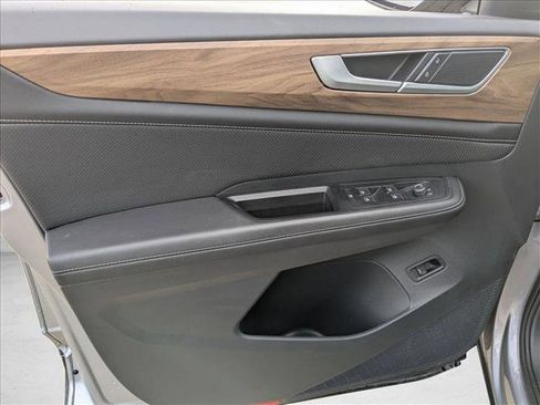 Used 2025 Volkswagen Atlas SE image 8