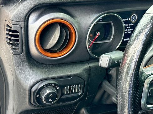 Used 2021 Jeep Gladiator Mojave image 11