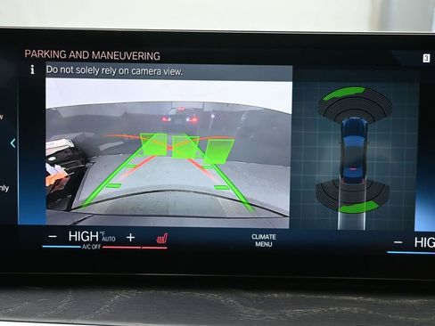 Used 2023 BMW 330i xDrive Sedan w/ Premium Package image 15