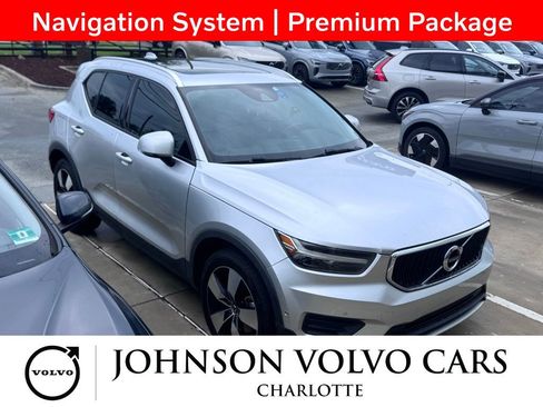 Used 2019 Volvo XC40 T5 Momentum AWD/4WD image 1