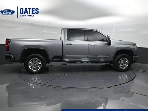 Used 2024 Chevrolet Silverado 2500 High Country w/ High Country Premium Package AWD/4WD image 3