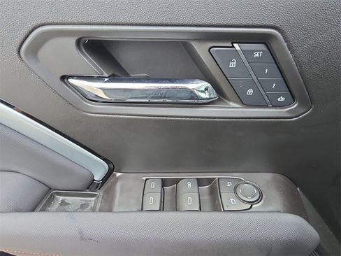 Used 2024 Chevrolet Colorado Z71 w/ Z71 Convenience Package 2 image 24