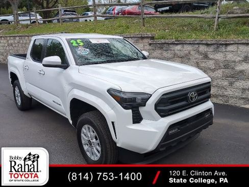 Used 2025 Toyota Tacoma SR5 AWD/4WD image 1