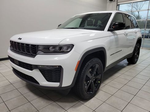 New 2026 Jeep Grand Cherokee Limited w/ Limited Altitude Package AWD/4WD image 2