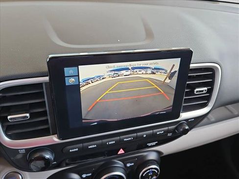 Used 2025 Hyundai Venue SEL FWD image 13