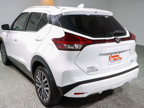 Used 2021 Nissan Kicks SV image 9