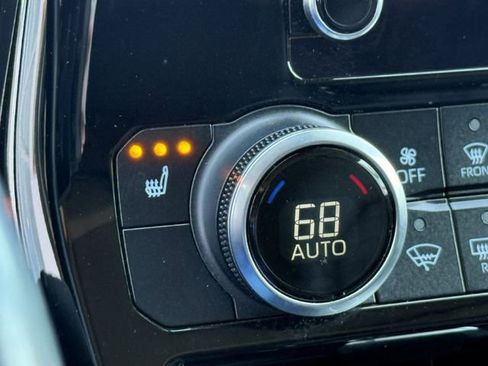 Used 2023 Toyota Highlander XLE AWD/4WD image 33