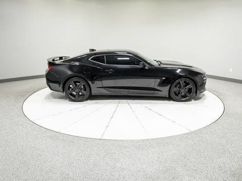 Used 2018 Chevrolet Camaro SS RWD image 6