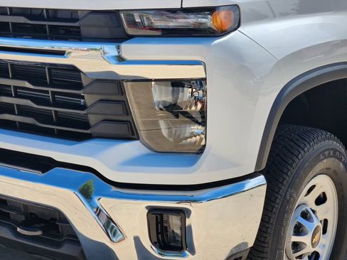 New 2025 Chevrolet Silverado 2500 LT w/ Convenience Package AWD/4WD image 17