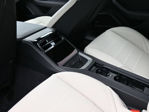 Certified 2025 Porsche Panamera image 21