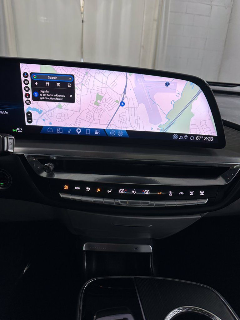Used 2024 Cadillac Lyriq Luxury AWD/4WD image 21