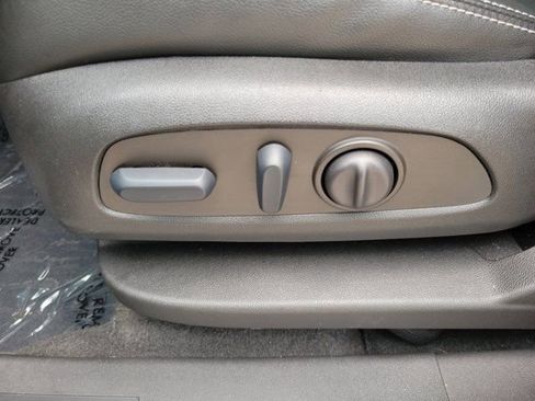 Used 2022 GMC Terrain SLT w/ Elevation Edition image 15