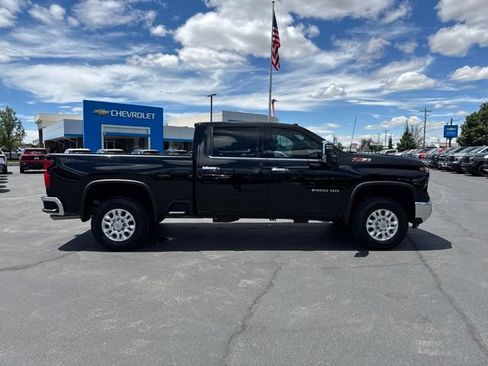 Used 2024 Chevrolet Silverado 2500 LTZ w/ LTZ Convenience Package AWD/4WD image 8