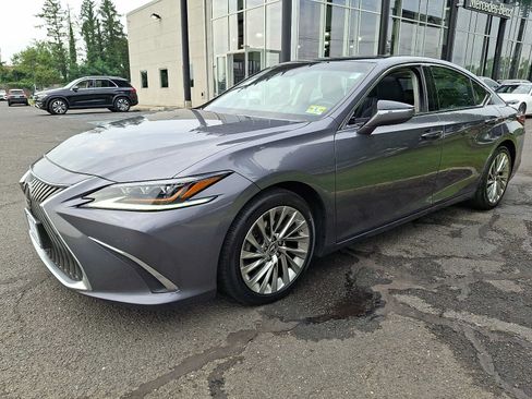Used 2019 Lexus ES 350 Ultra Luxury w/ Accessory Package 2 FWD image 3