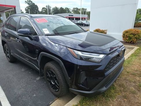 Used 2025 Toyota RAV4 XLE w/ Convenience Package FWD image 3