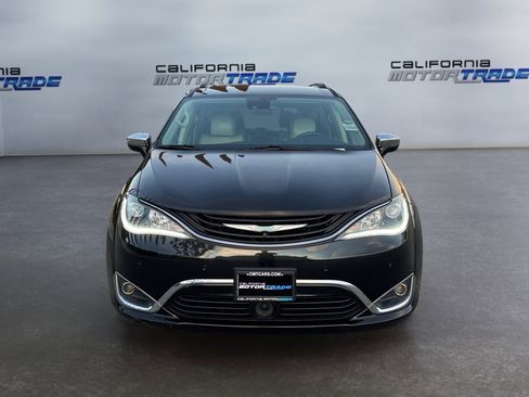 Used 2017 Chrysler Pacifica Platinum image 2
