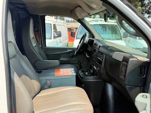 Used 2013 Chevrolet Express 2500 RWD image 21