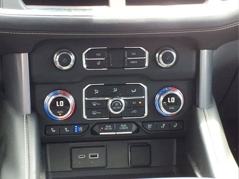 Used 2024 GMC Yukon SLT w/ SLT Luxury Package AWD/4WD image 14