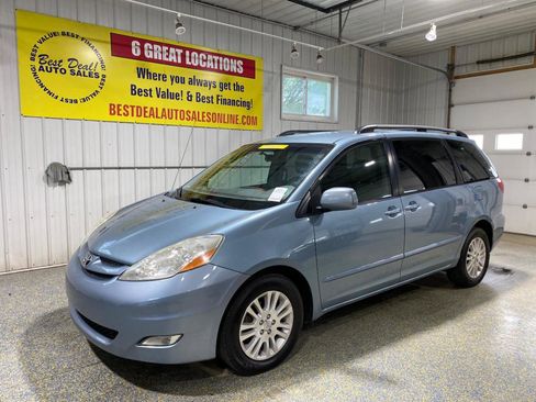 Used 2009 Toyota Sienna FWD image 1