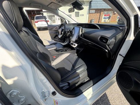 Used 2017 Toyota Prius Prime Plus image 39