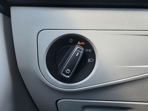 Used 2024 Volkswagen Tiguan SE image 19