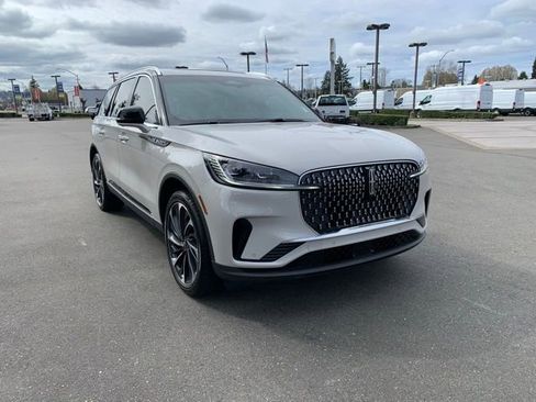 Certified 2025 Lincoln Aviator Reserve w/ Equipment Group 201A AWD/4WD image 9