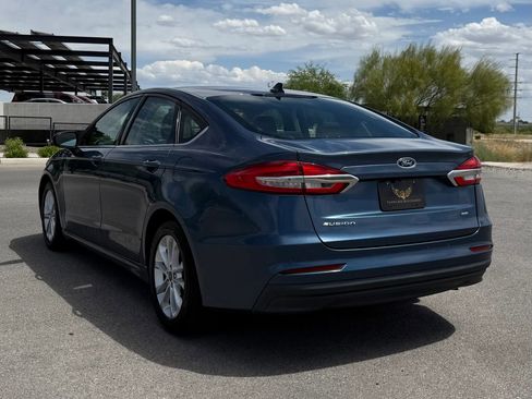 Used 2019 Ford Fusion SE FWD image 2