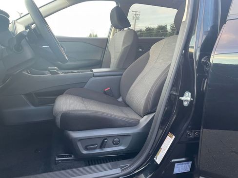 Used 2023 Nissan Rogue SV image 32