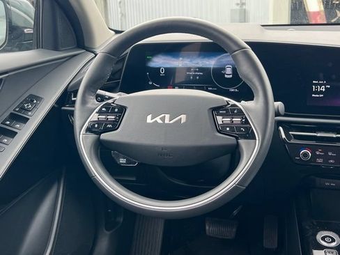 Certified 2025 Kia Niro Wind w/ Wind Preserve Package FWD image 12