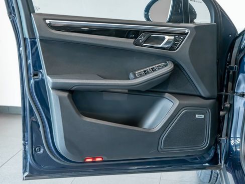 Certified 2021 Porsche Macan S AWD/4WD image 12