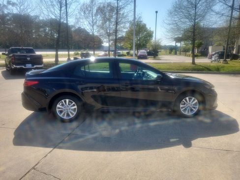 Used 2025 Toyota Camry LE w/ Convenience Package image 8
