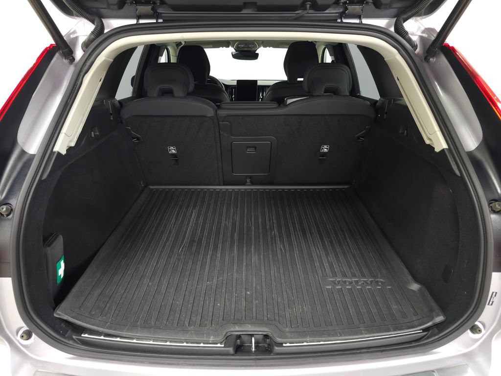 Certified 2026 Volvo XC60 B5 Plus AWD/4WD image 9