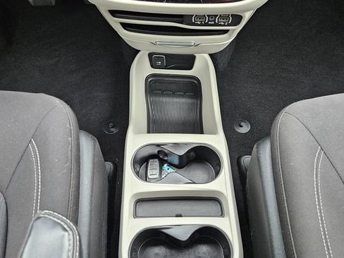 Used 2022 Chrysler Voyager LX FWD image 29