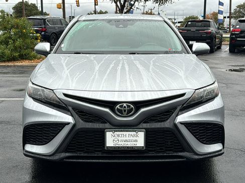 Used 2021 Toyota Camry SE w/ Carpet Mat Package (TMS) image 3