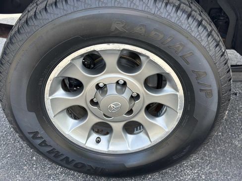 Used 2012 Toyota FJ Cruiser 4WD w/ Upgrade Pkg image 32