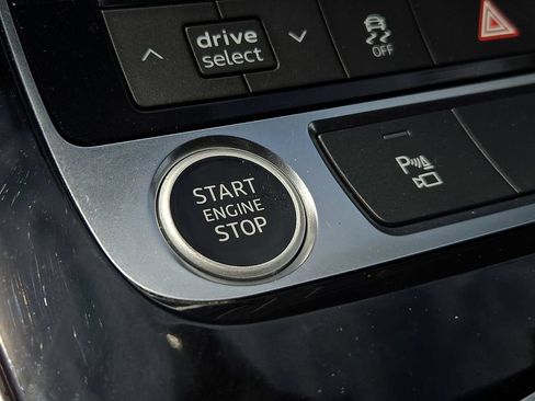 Used 2023 Audi Q7 3.0T Premium w/ Convenience Package AWD/4WD image 24