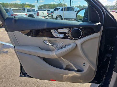 Used 2022 Mercedes-Benz GLC 300 image 31