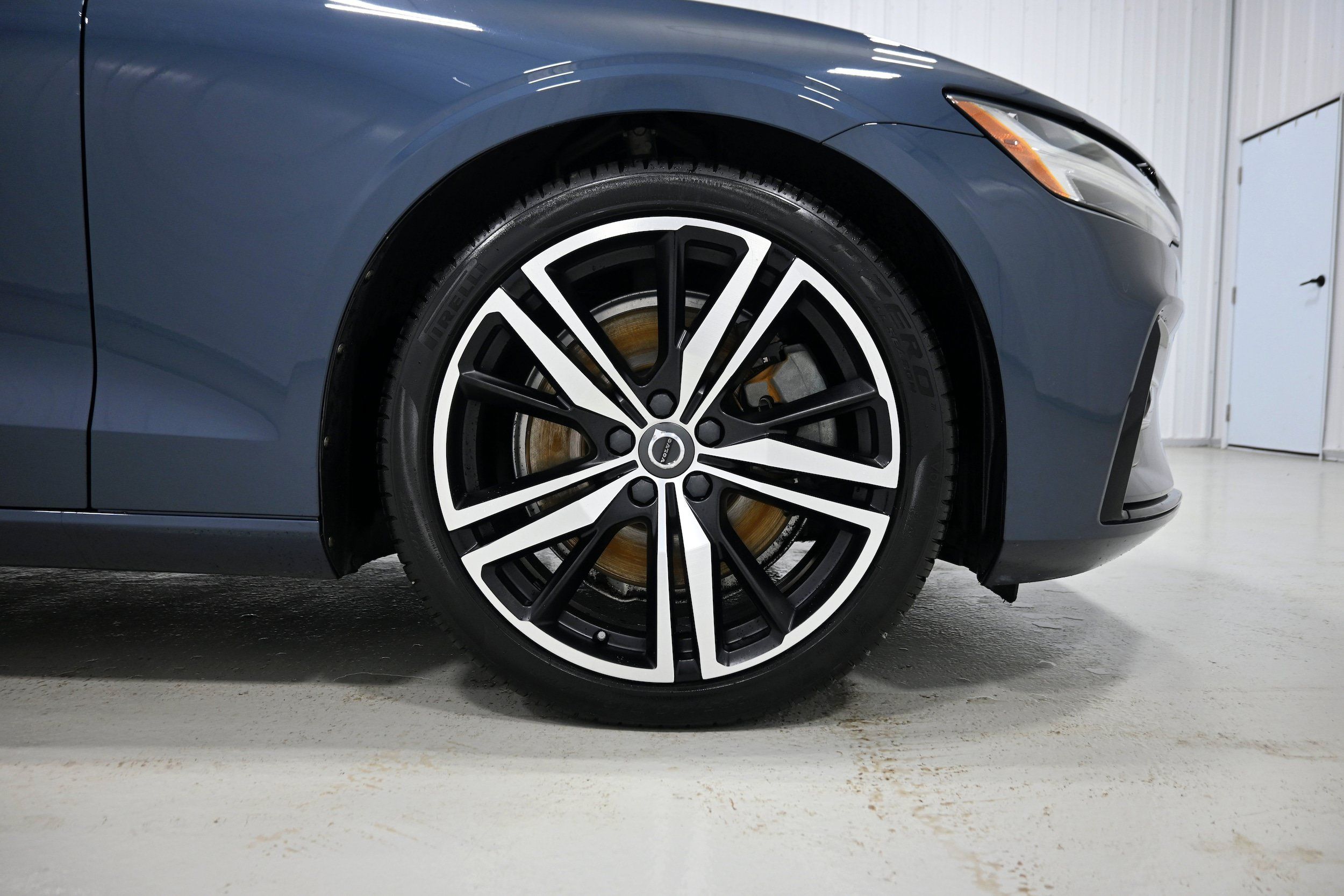 Used 2020 Volvo S60 T6 R-Design AWD/4WD image 38