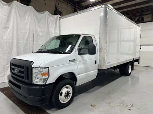 Used 2024 Ford E-350 and Econoline 350 Super Duty image 3