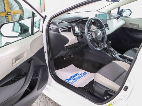 Used 2023 Toyota Corolla LE FWD image 3