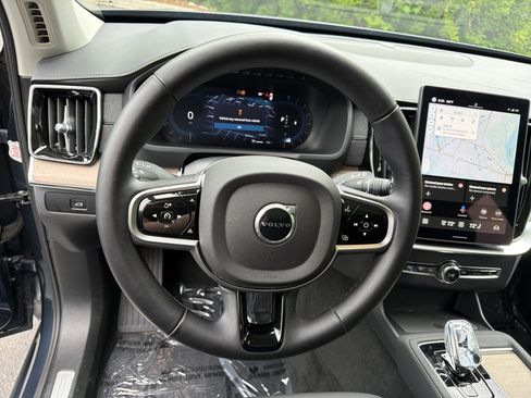 Certified 2025 Volvo XC90 B6 Plus AWD/4WD image 18