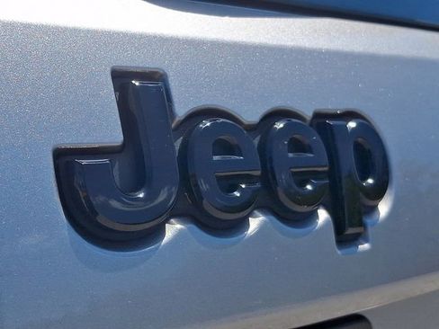 Used 2017 Jeep Grand Cherokee Altitude AWD/4WD image 30