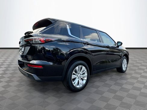 Used 2025 Mitsubishi Outlander ES FWD image 6