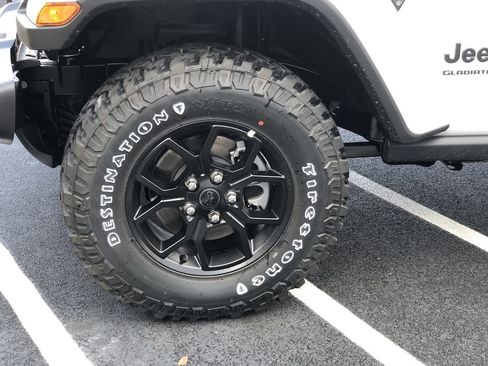 New 2026 Jeep Gladiator Willys image 10