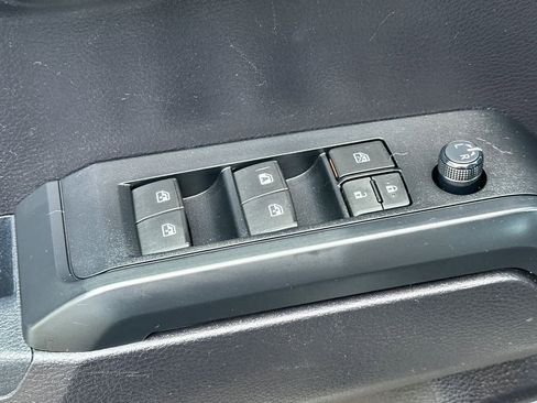 Used 2020 Toyota Tacoma SR image 13