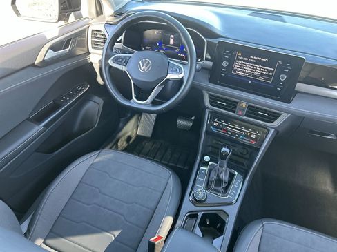 Certified 2025 Volkswagen Taos SE AWD/4WD image 11
