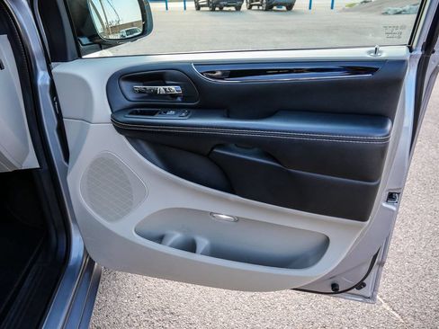 Used 2019 Dodge Grand Caravan SXT FWD image 20