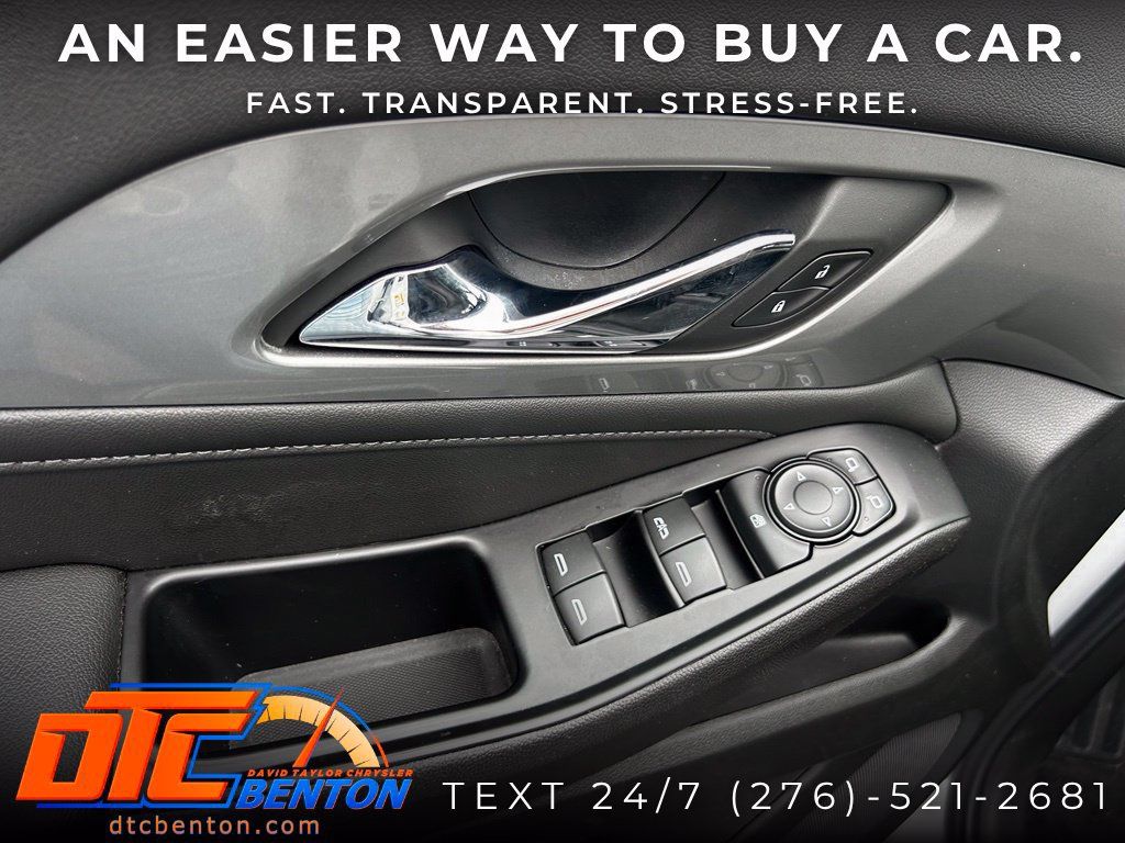 Used 2023 Chevrolet Traverse LT FWD image 12