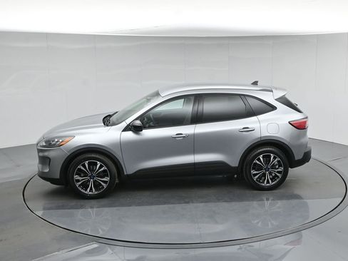 Used 2022 Ford Escape SE w/ SE Sport Appearance Package image 46